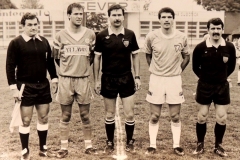 Momenat sa utakmice Spartak - Velež početak 90 tih. Kapiteni ekipa Zoran Arsić i Meho Kodro